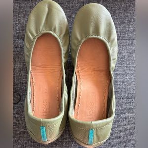 Tieks size 10 olive flats
